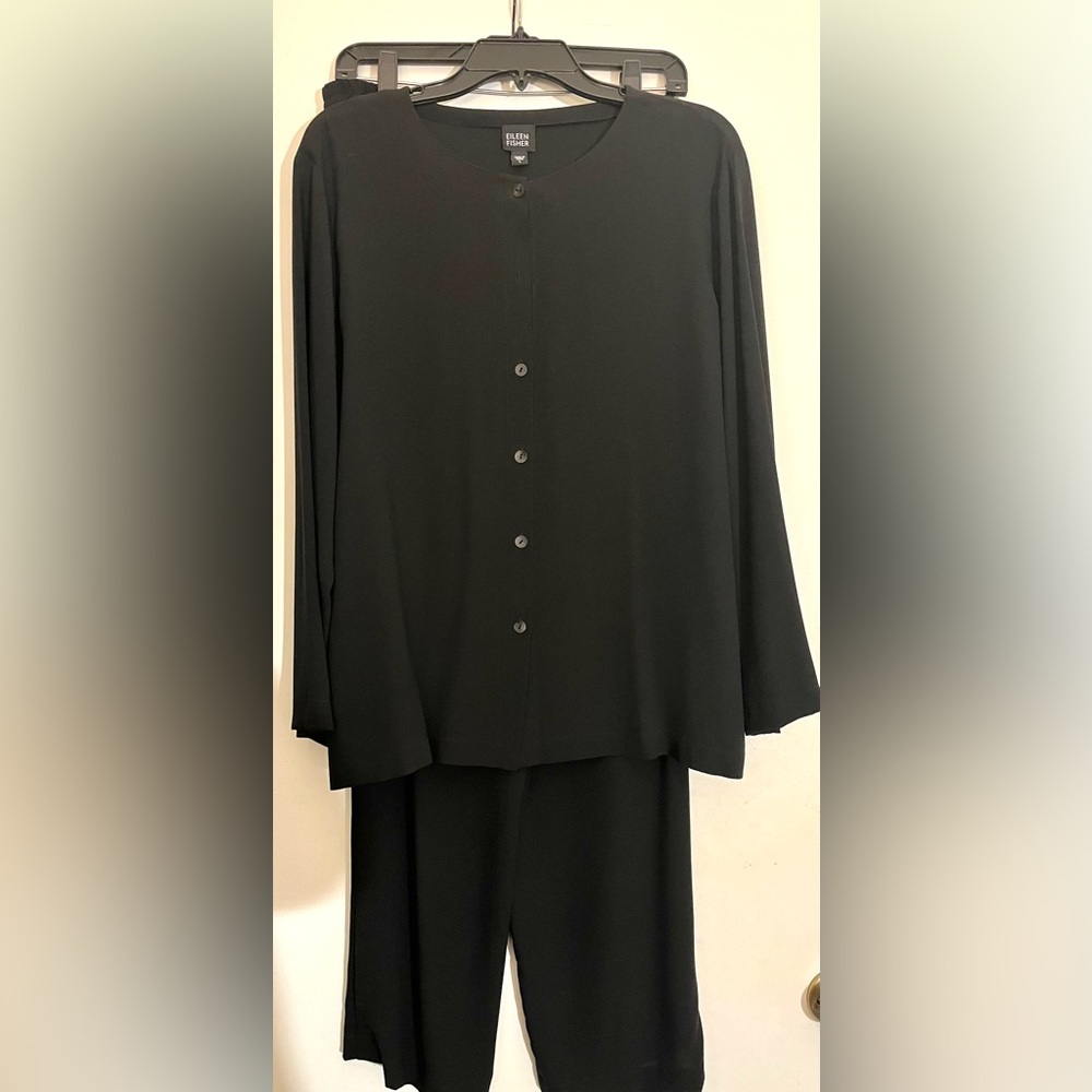 EILEEN FISHER Silk Crepe Two-Piece Pantsuit Set – Charcoal Gray. Size Large